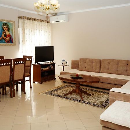 New Bazaar Bliss Appartement Tirana Buitenkant foto